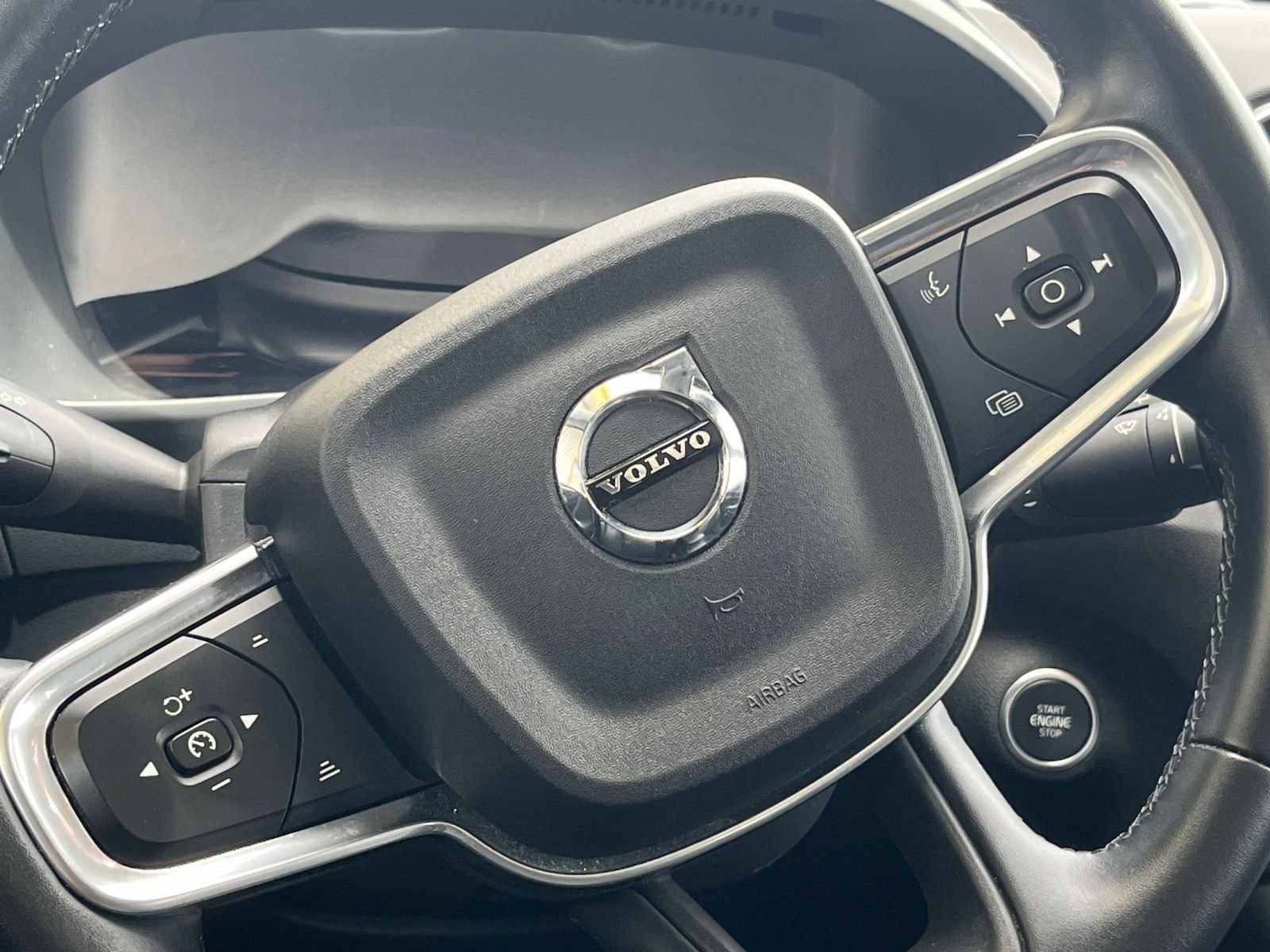 Used 2024 Volvo XC40 B5 Core AWD/4WD image 30