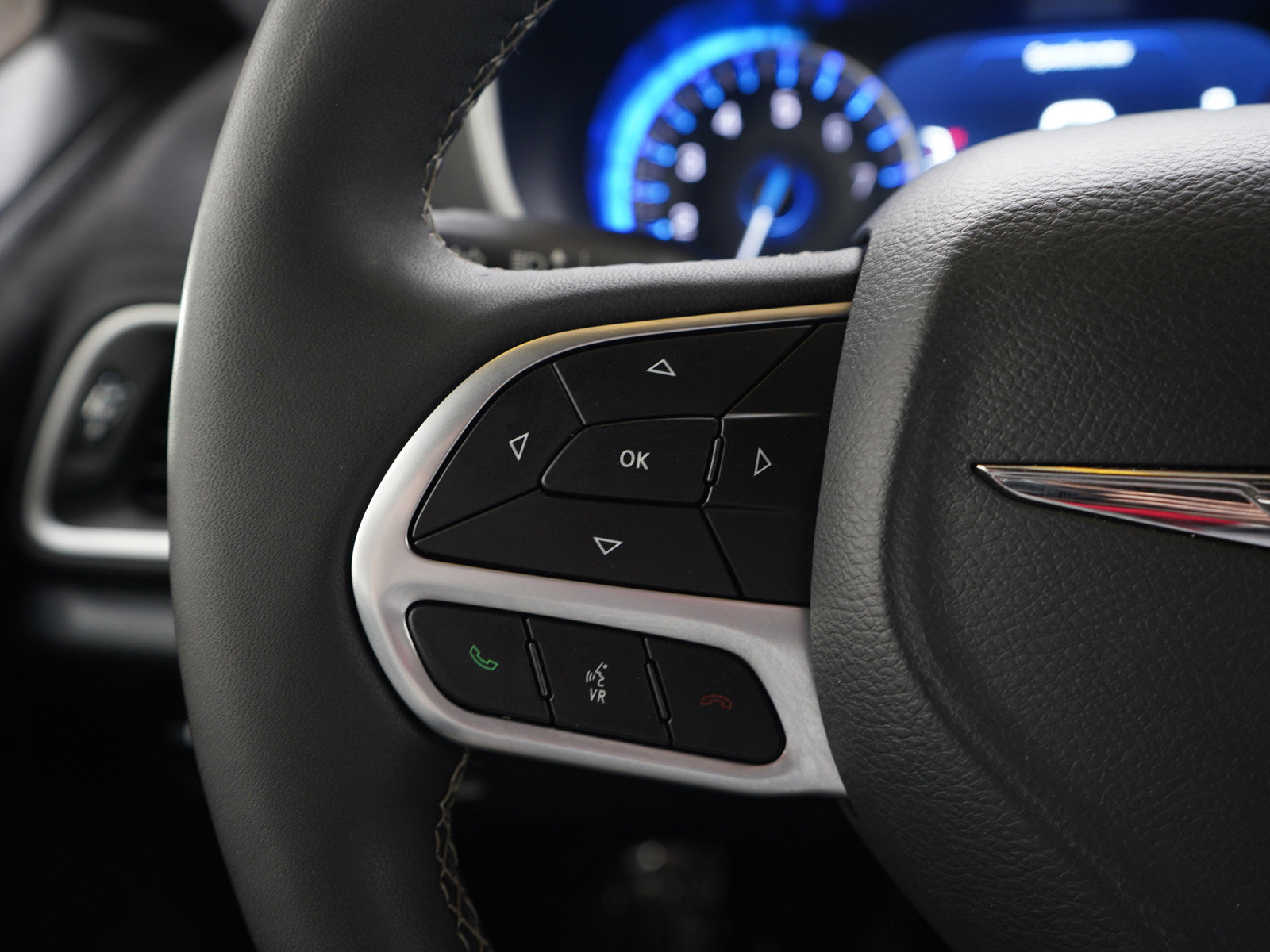 Used 2025 Chrysler Pacifica Select FWD image 26