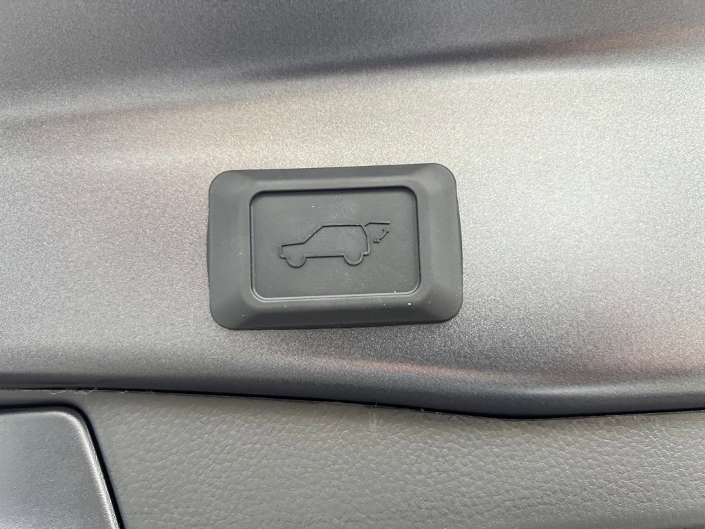Used 2025 Toyota RAV4 XLE AWD/4WD image 43