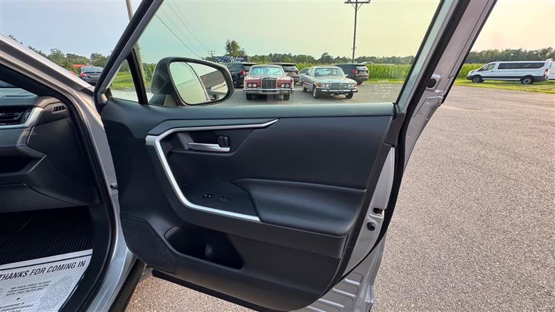 Used 2022 Toyota RAV4 SE w/ SE Grade Weather Package AWD/4WD image 40