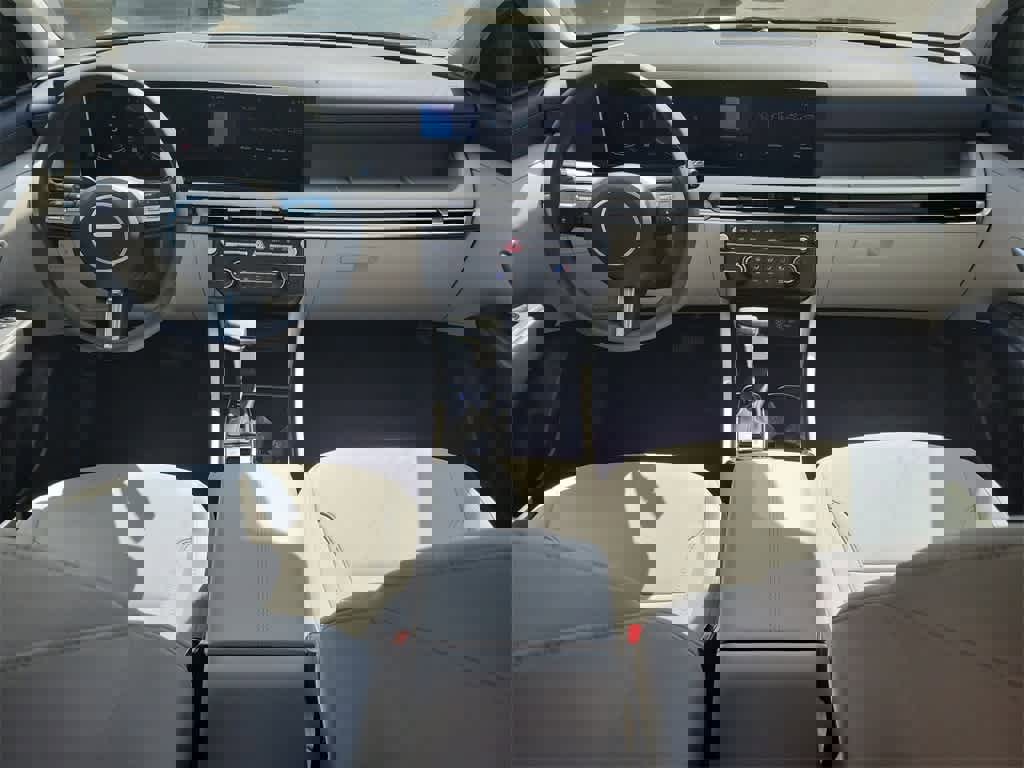 Used 2025 Hyundai Tucson SE image 13