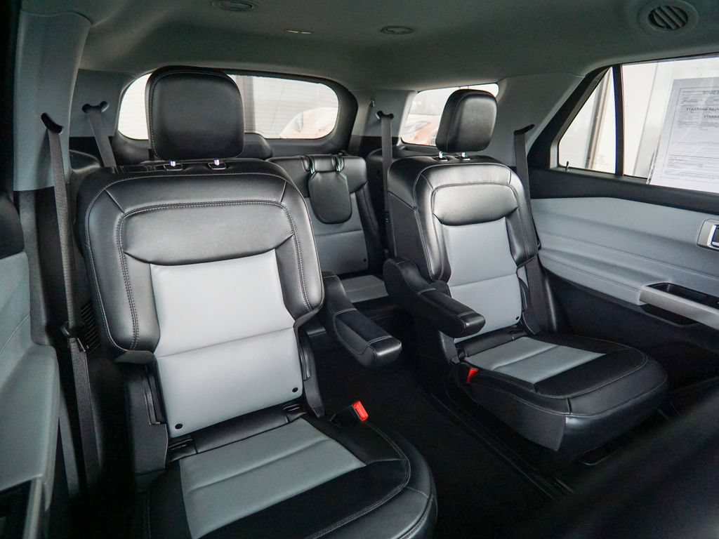 Used 2022 Ford Explorer XLT w/ Equipment Group 202A AWD/4WD image 34