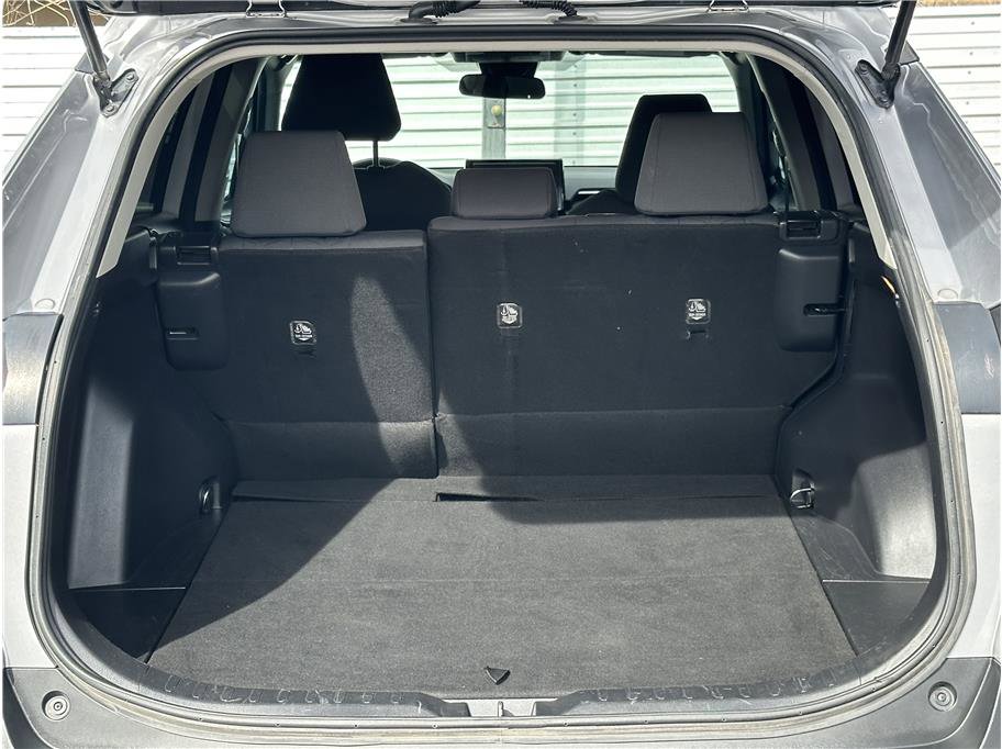 Used 2020 Toyota RAV4 XLE image 29