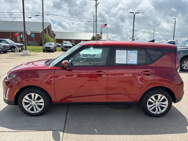 Used 2025 Kia Soul LX FWD image 4