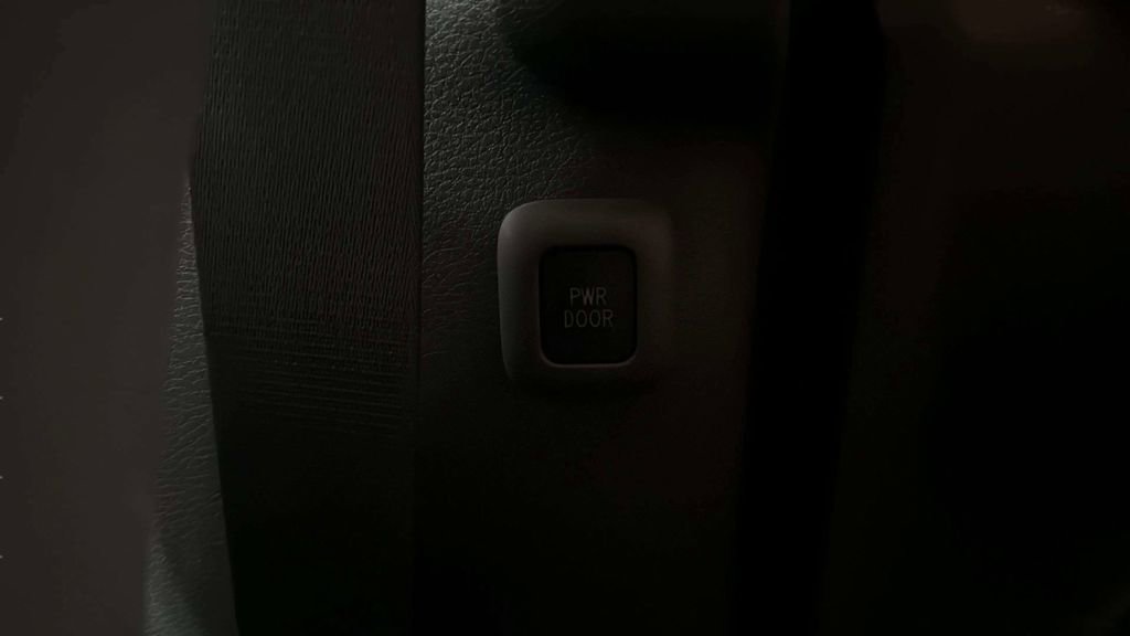 Used 2024 Toyota Sienna LE FWD image 21