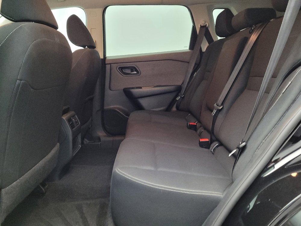 Used 2023 Nissan Rogue S image 18