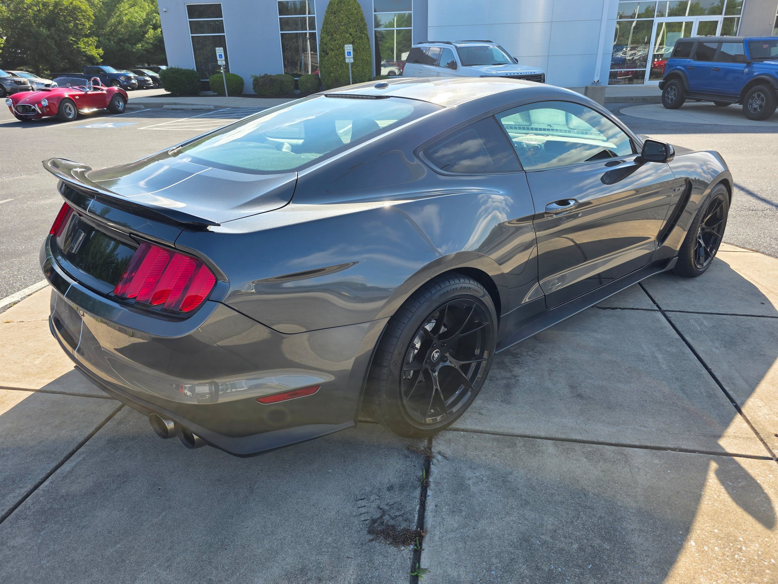 Certified 2018 Ford Mustang Shelby GT350 w/ Convenience Package RWD image 5