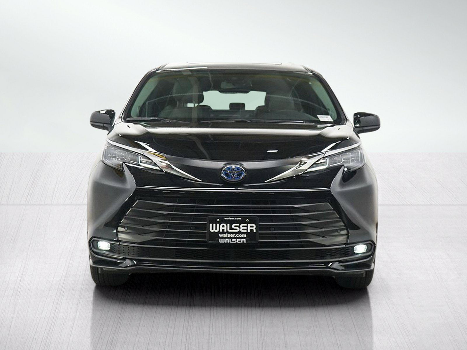 Used 2025 Toyota Sienna XLE w/ XLE Plus Package AWD/4WD image 8