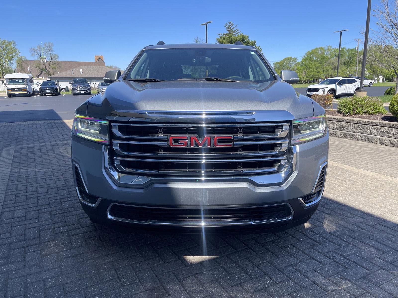 Used 2023 GMC Acadia SLE w/ Driver Convenience Package FWD image 8