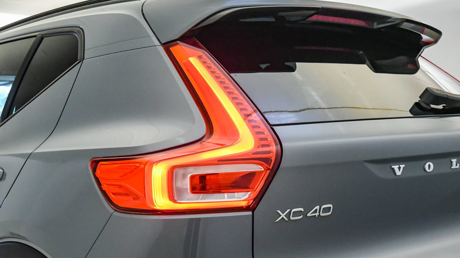 Certified 2023 Volvo XC40 B5 Plus w/ Protection Package Premier AWD/4WD image 12