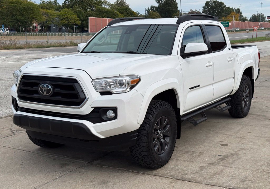 Used 2020 Toyota Tacoma SR5 w/ Blackout Package AWD/4WD image 1