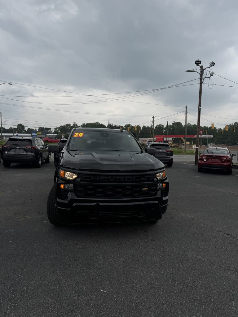 Used 2024 Chevrolet Silverado 1500 Custom image 4