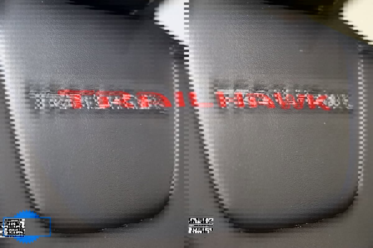 Used 2022 Jeep Cherokee Trailhawk image 12