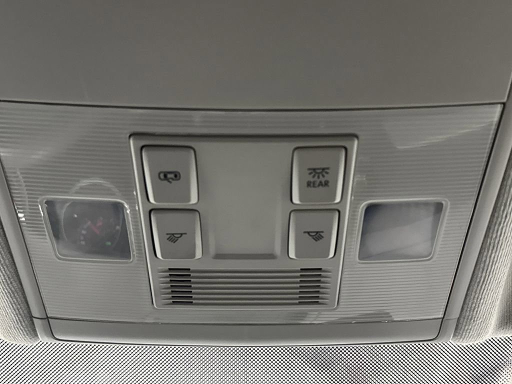 Used 2018 Volkswagen Tiguan S image 22