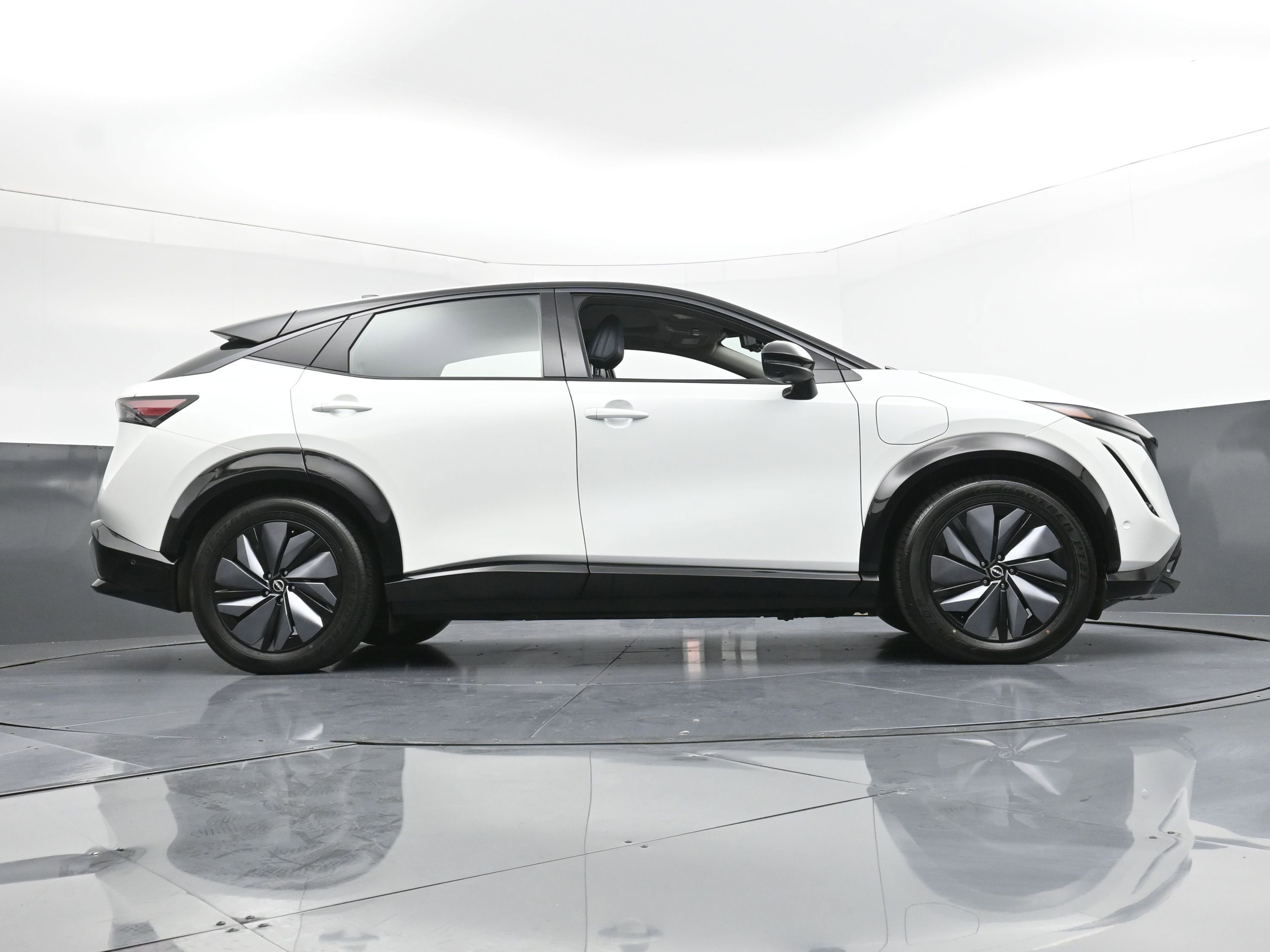 Used 2023 Nissan Ariya image 29