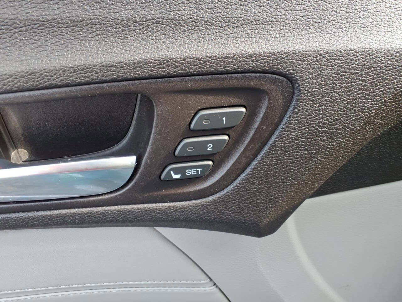 Used 2017 Acura TLX V6 w/ Technology Package image 16