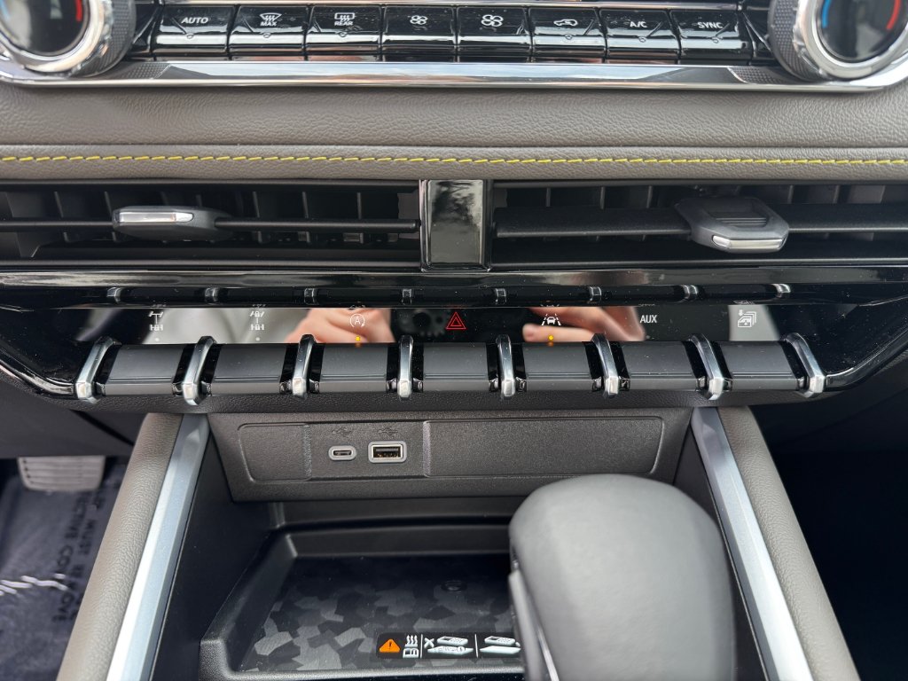 New 2026 Chevrolet Colorado ZR2 w/ Technology Package AWD/4WD image 17
