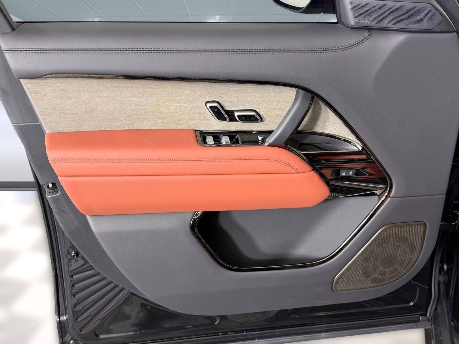 New 2026 Land Rover Range Rover SV image 19