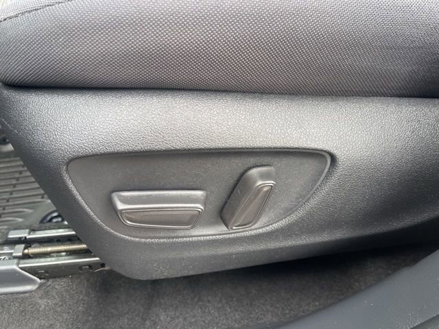 Used 2024 Toyota Highlander LE AWD/4WD image 21