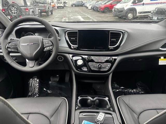 New 2026 Chrysler Pacifica Limited image 13