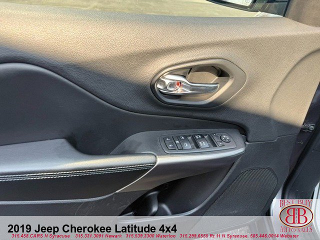 Used 2019 Jeep Cherokee Latitude Plus AWD/4WD image 14