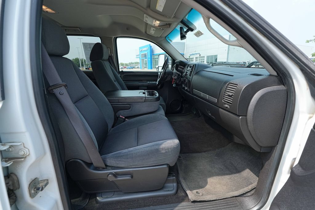 Used 2009 Chevrolet Silverado 2500 LT w/ Exterior Plus Package AWD/4WD image 14