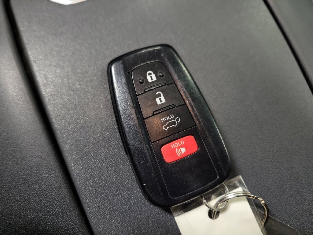 Used 2021 Toyota Highlander XLE AWD/4WD image 20