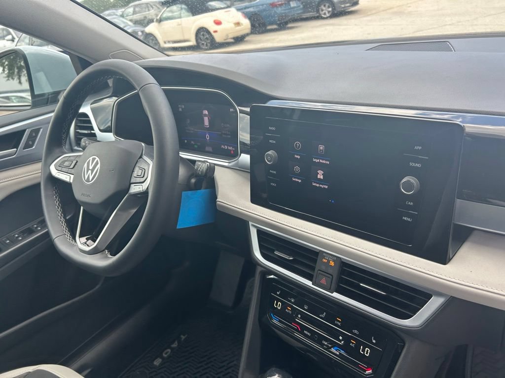 New 2026 Volkswagen Taos SE FWD image 33