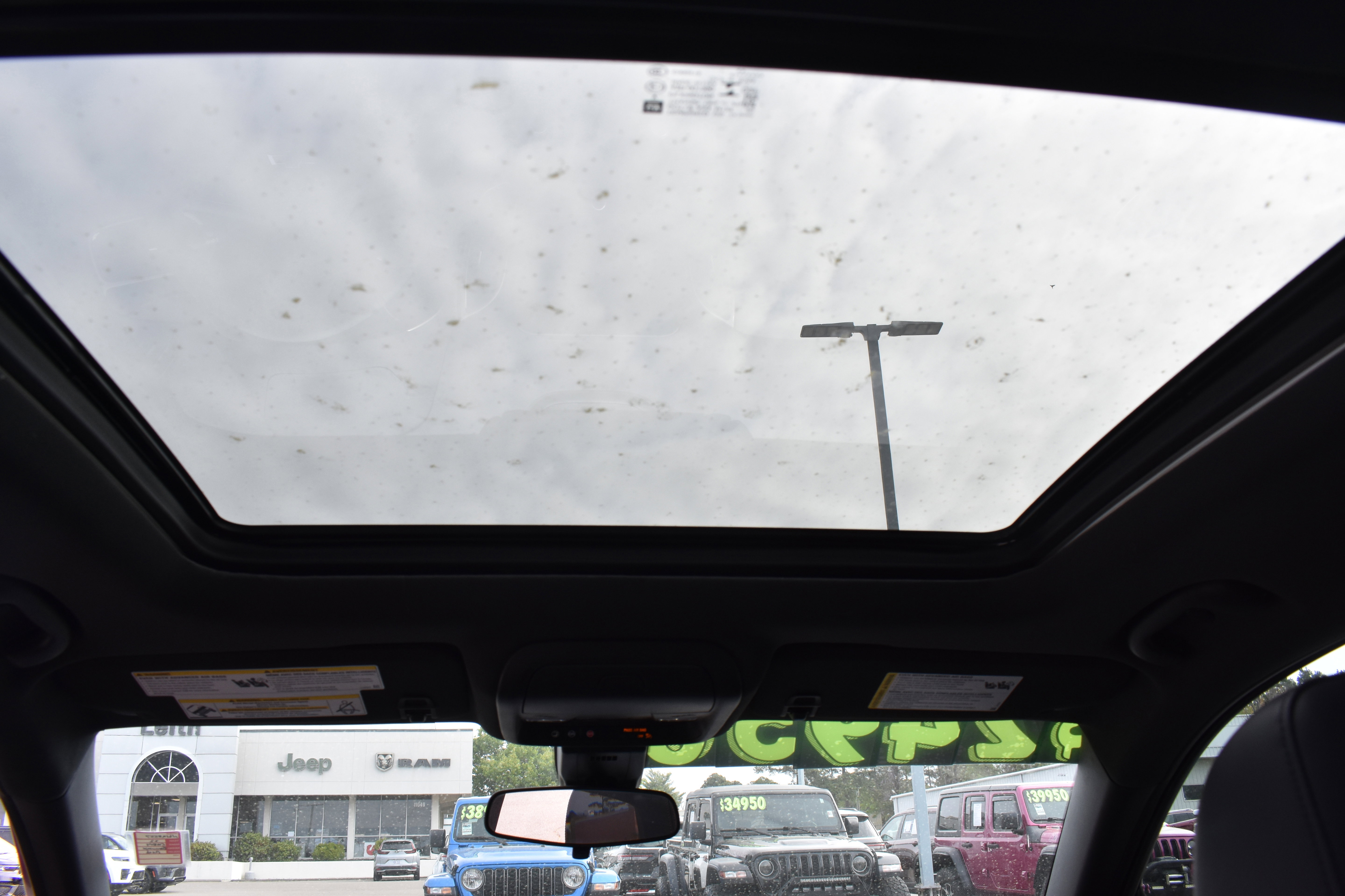 Used 2022 Chevrolet Equinox RS w/ RS Leather Package image 29