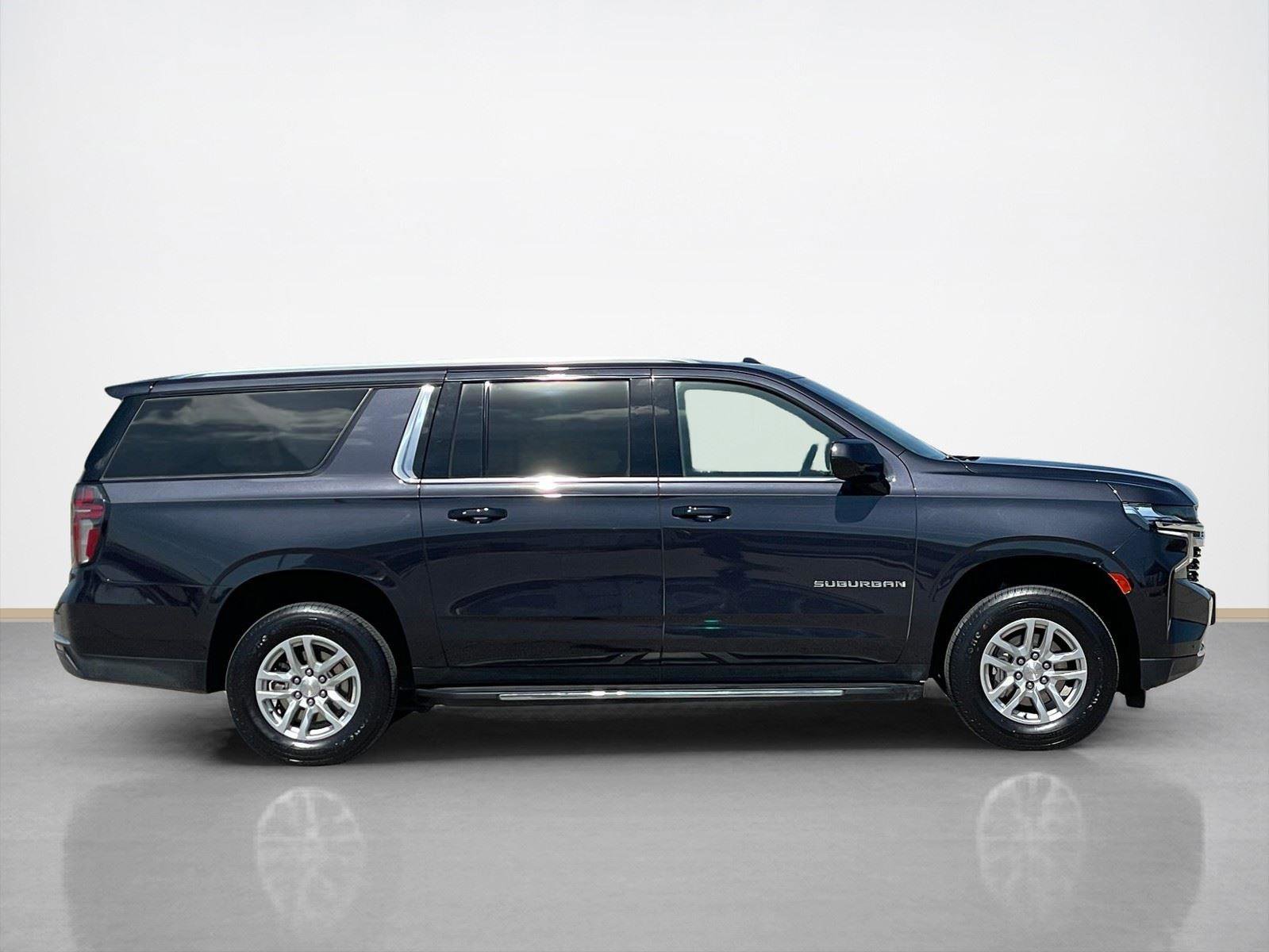 Used 2024 Chevrolet Suburban LT image 8