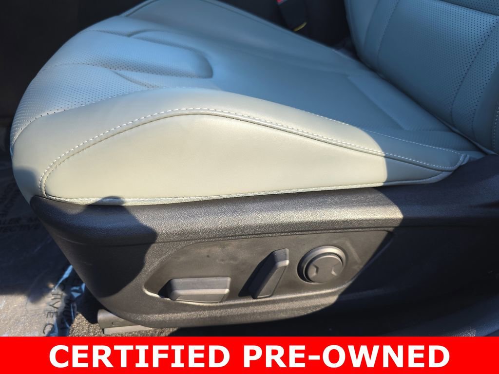 Used 2025 Hyundai Elantra Limited image 29