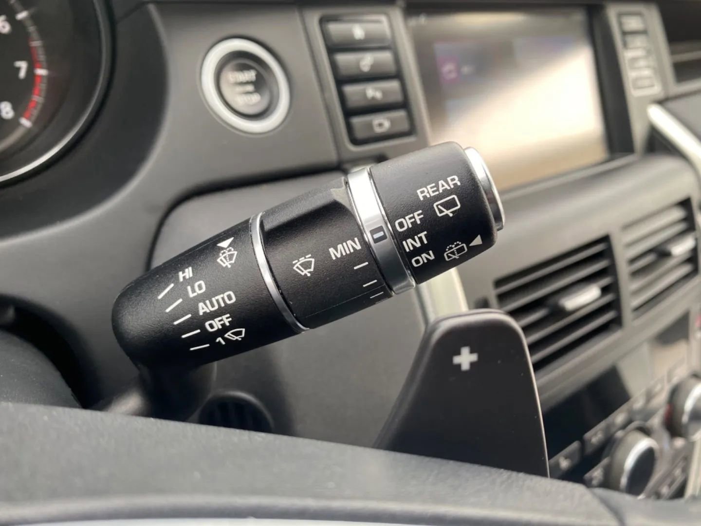 Used 2019 Land Rover Discovery Sport HSE AWD/4WD image 25