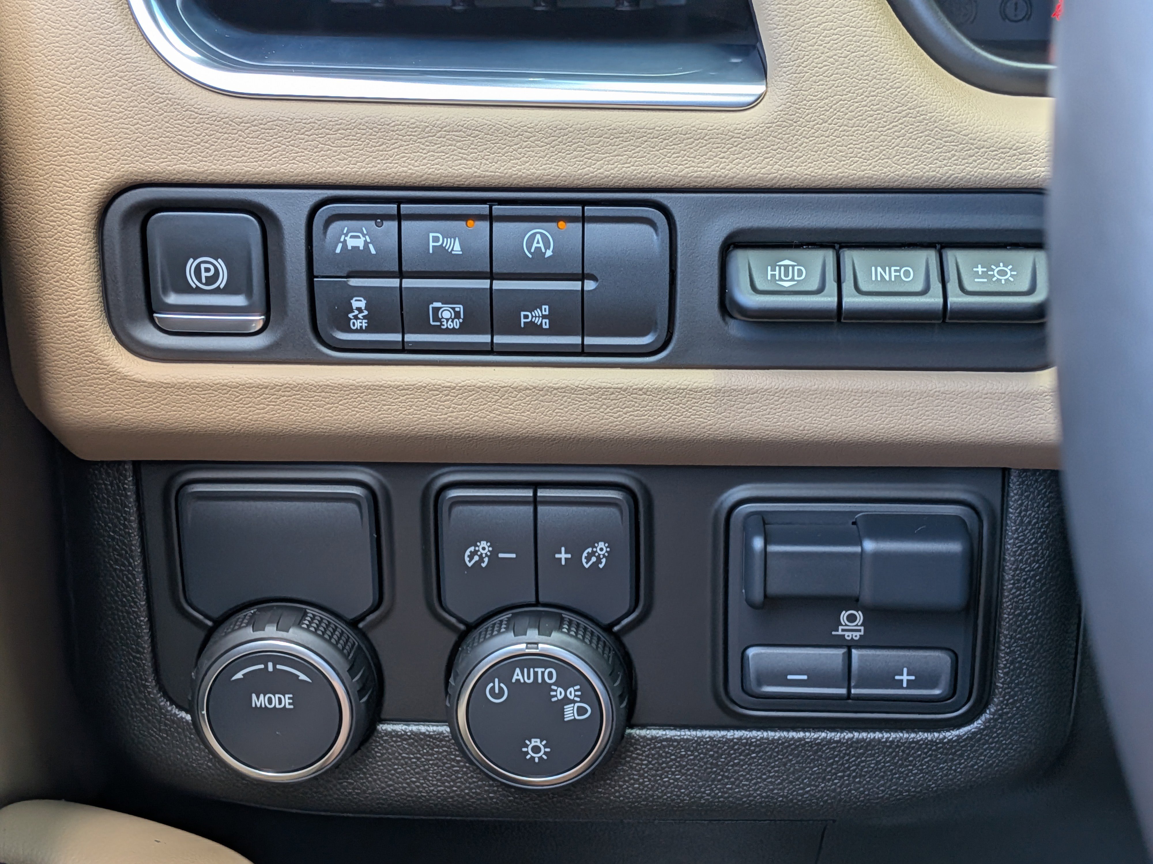 Used 2024 Chevrolet Tahoe Premier w/ Advanced Technology Package RWD image 25