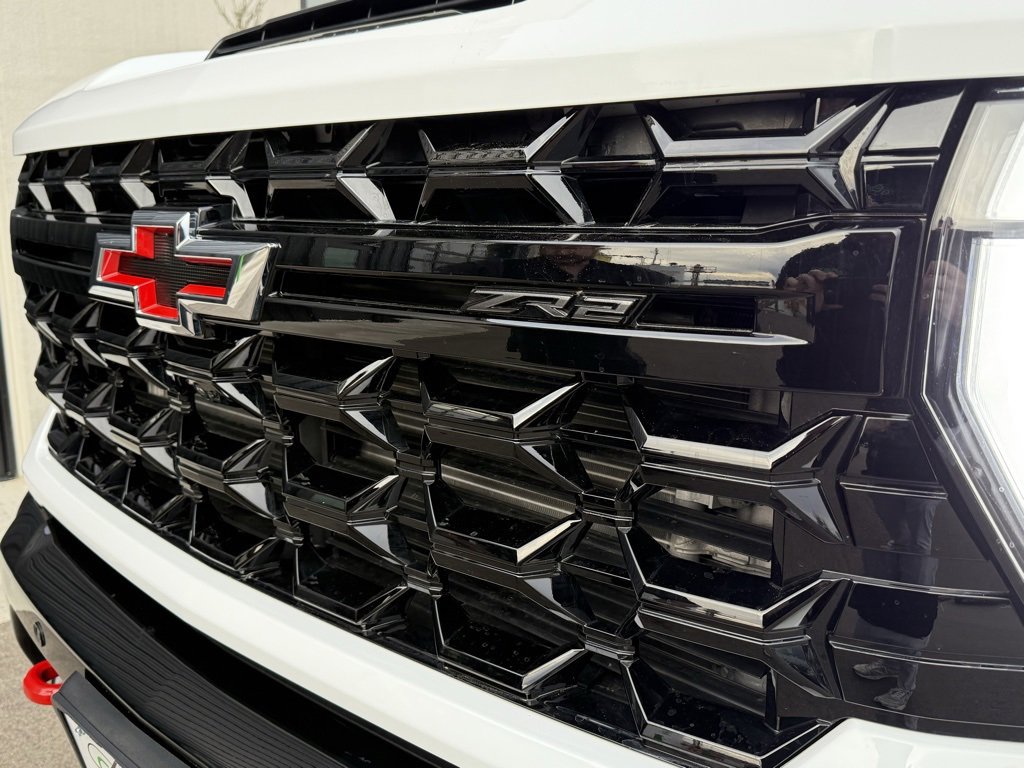 Used 2025 Chevrolet Silverado 2500 ZR2 w/ Technology Package image 11