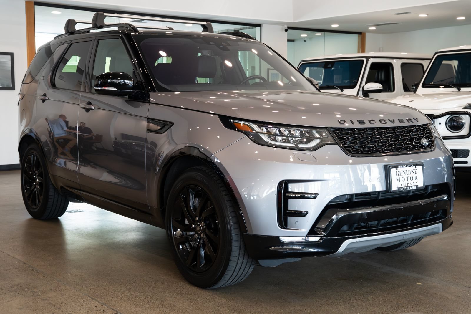 Used 2020 Land Rover Discovery Landmark AWD/4WD image 3