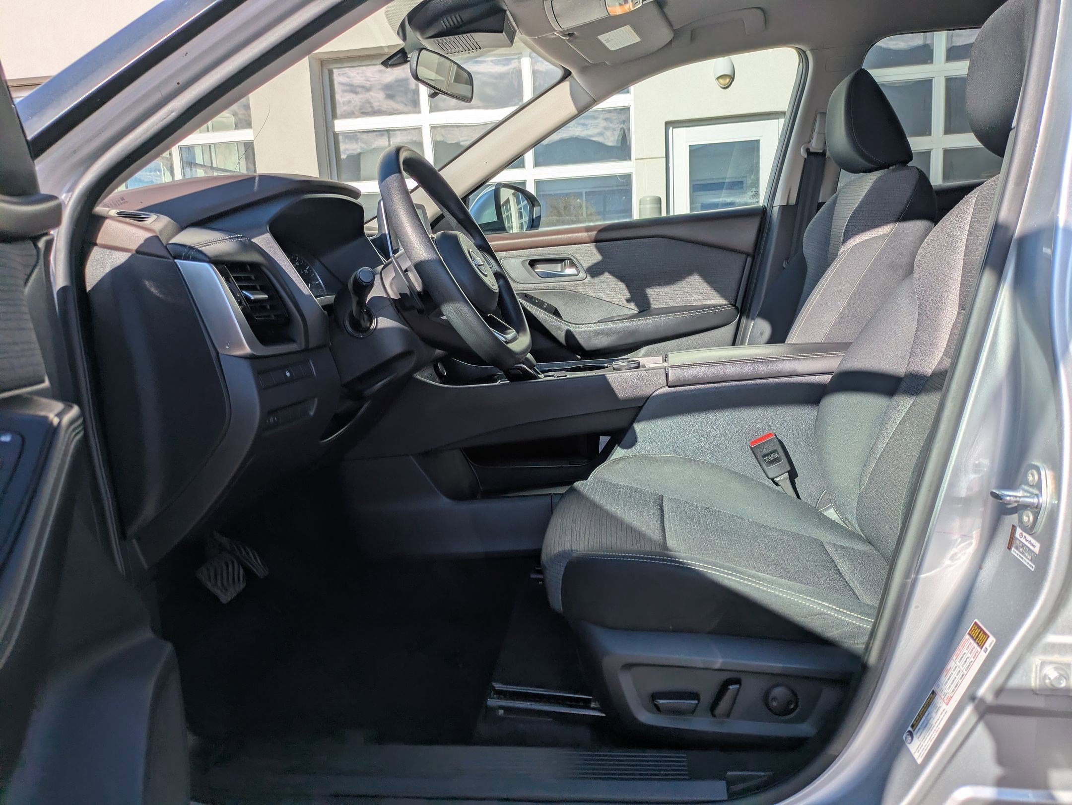 Used 2022 Nissan Rogue SV image 17