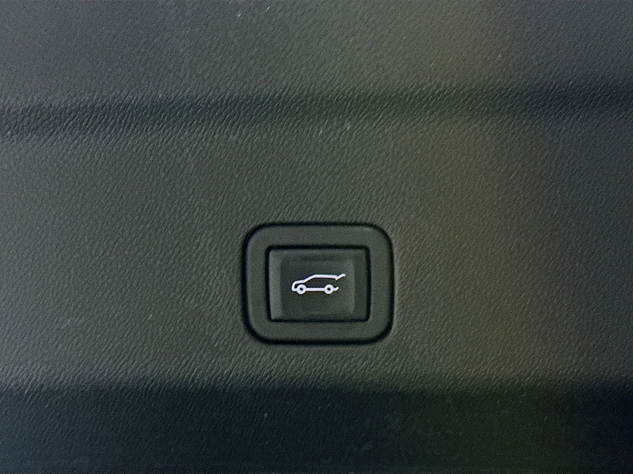 Used 2023 Chevrolet Suburban Premier image 30