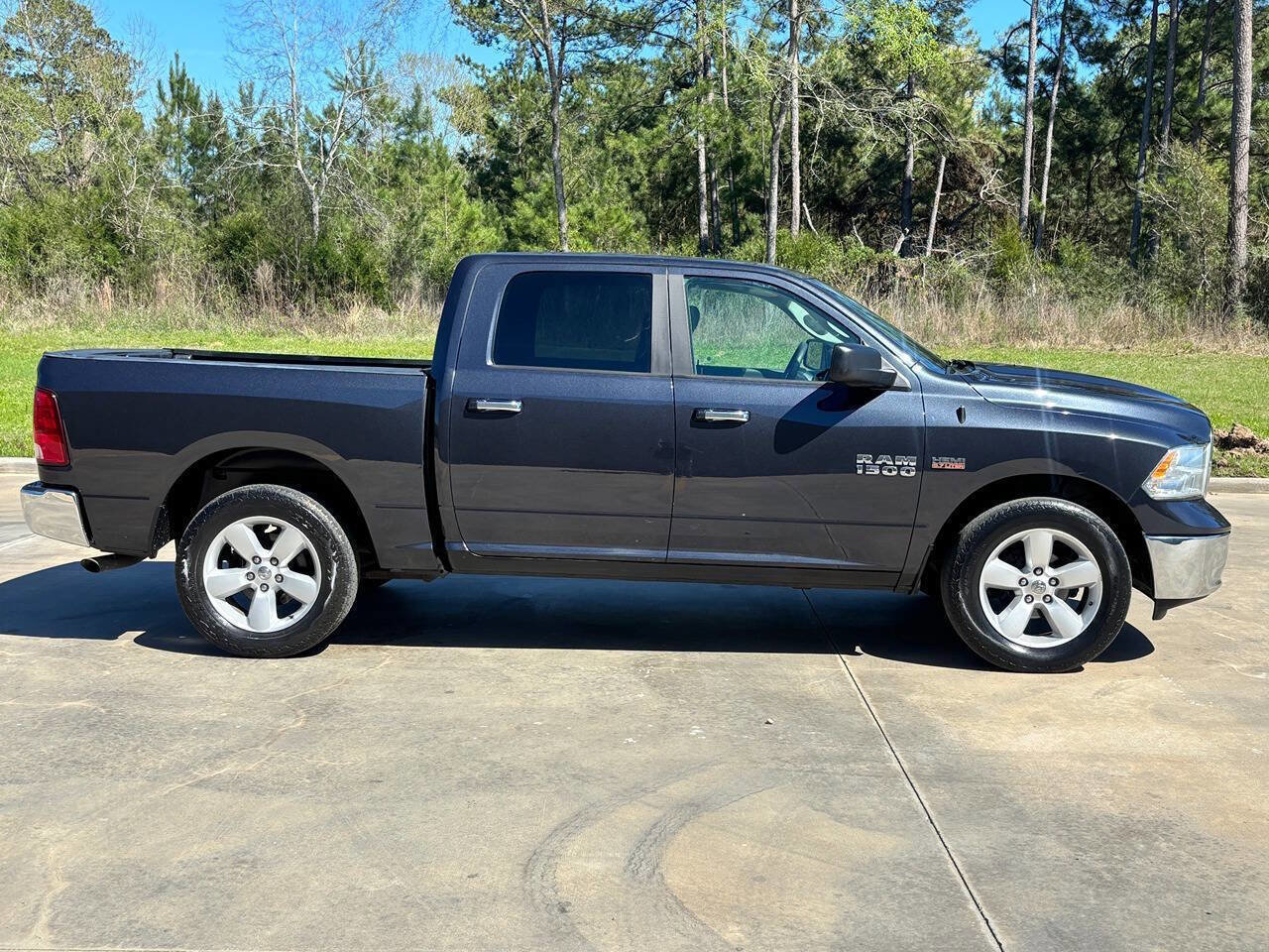 Used 2018 RAM 1500 Classic SLT image 4