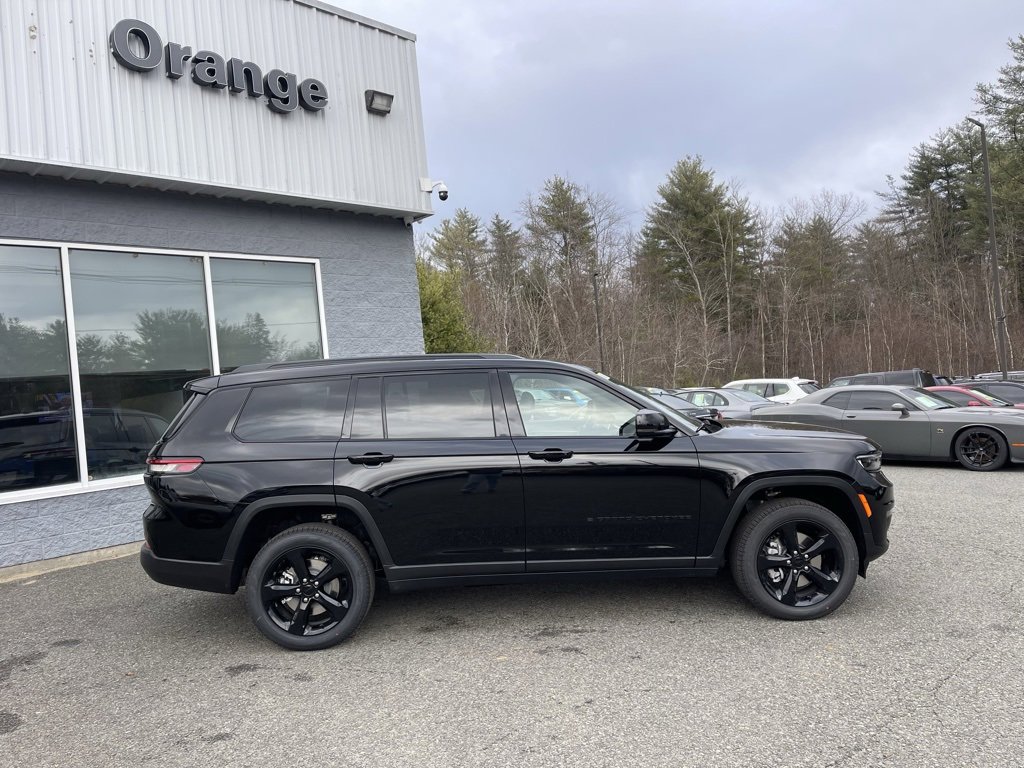 Used 2025 Jeep Grand Cherokee L Limited w/ Black Appearance Package image 7
