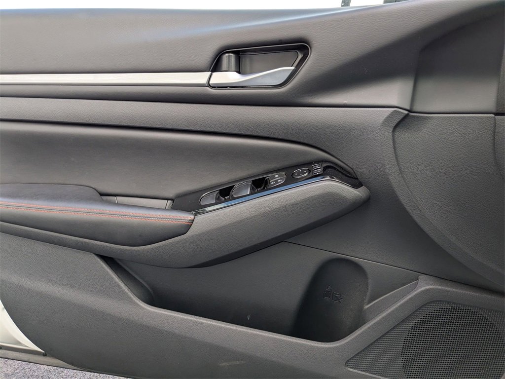 Used 2025 Nissan Altima 2.5 SR image 13