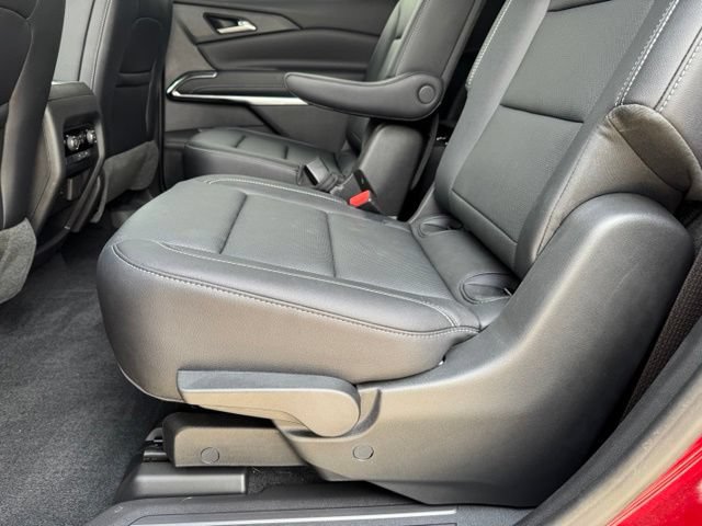Used 2025 Chevrolet Traverse LT w/ Driver Confidence Package AWD/4WD image 5