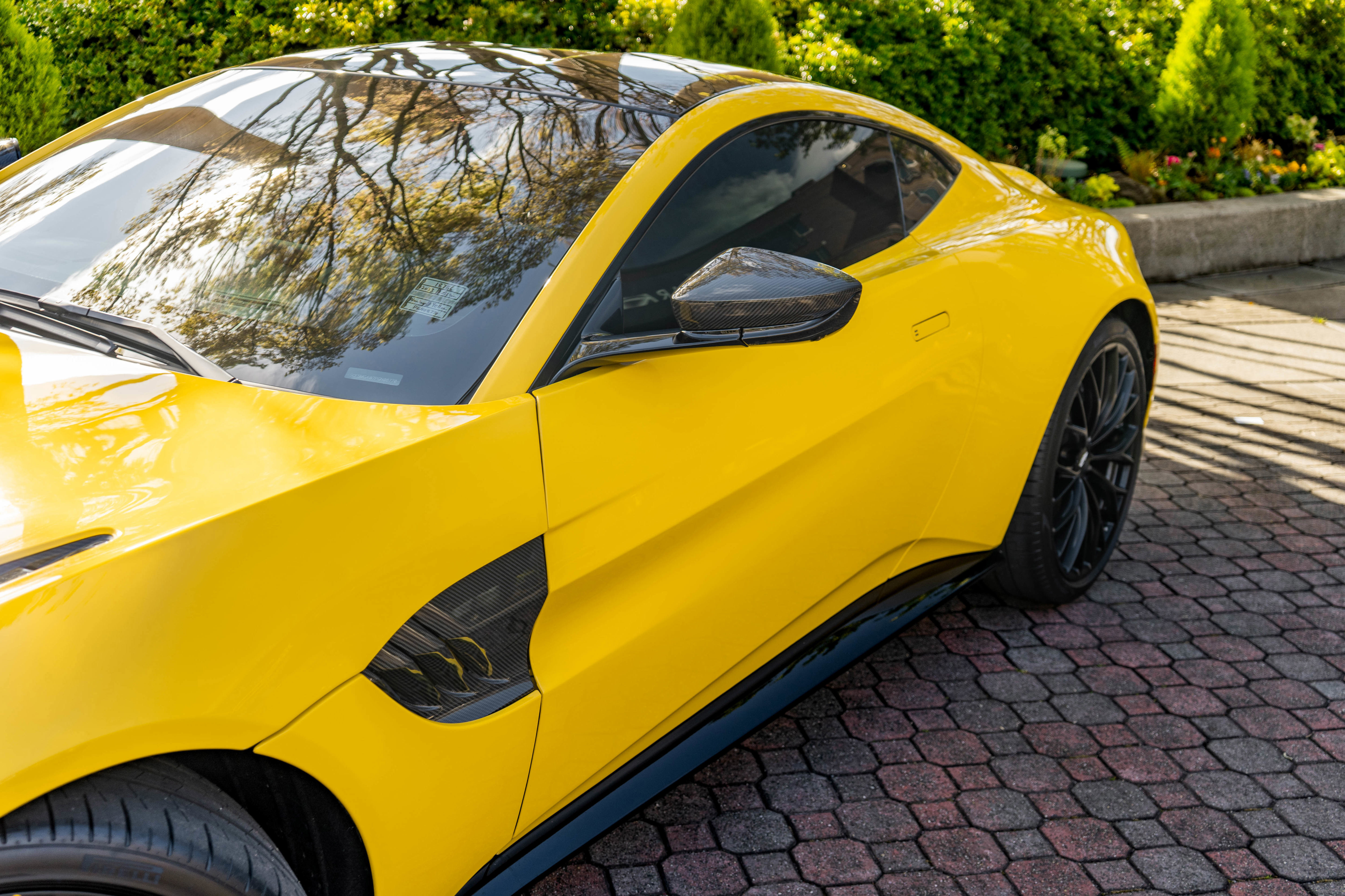 Used 2023 Aston Martin V8 Vantage Coupe image 33
