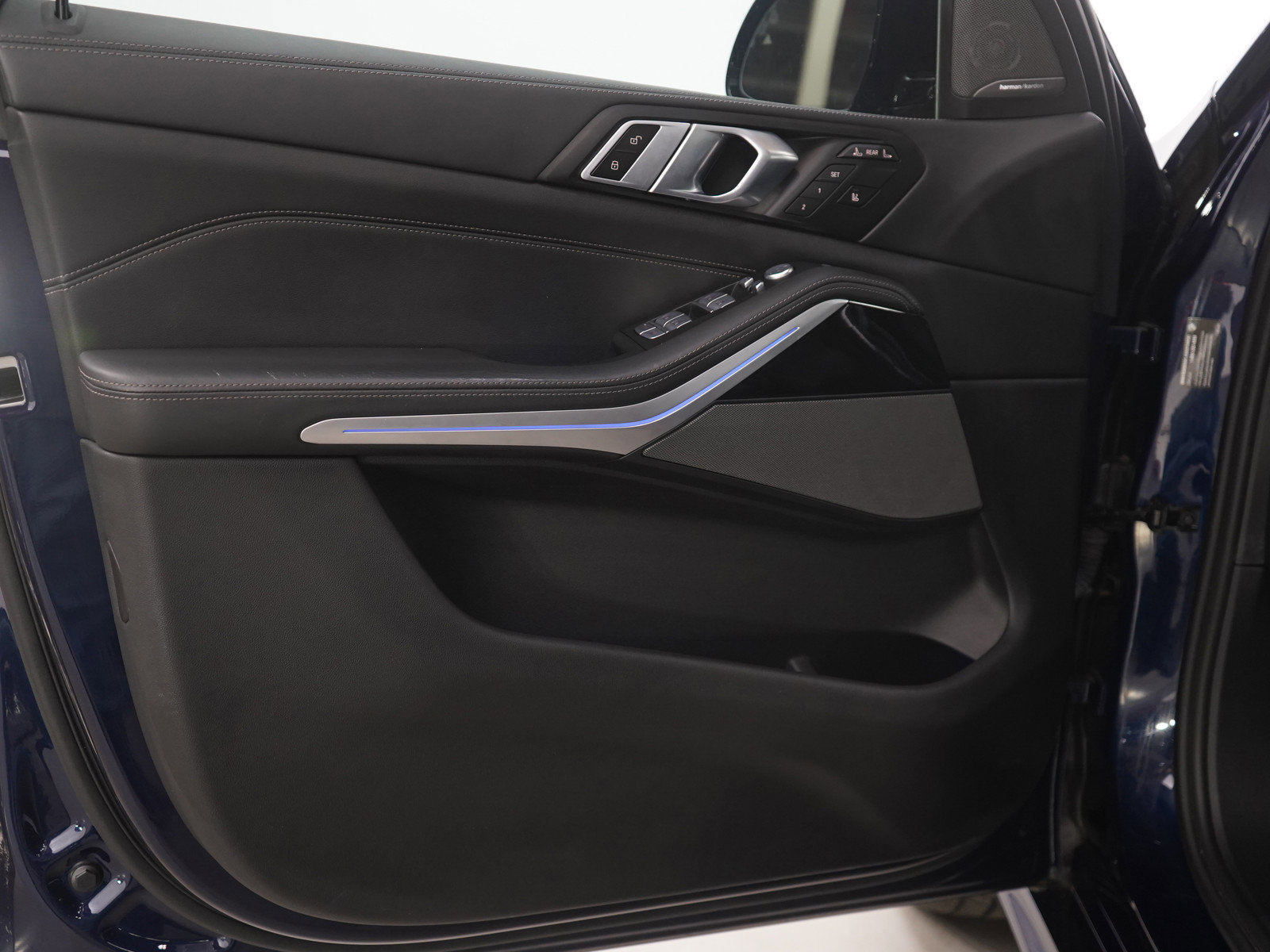 Used 2024 BMW X7 M60i w/ Climate Comfort Package image 23