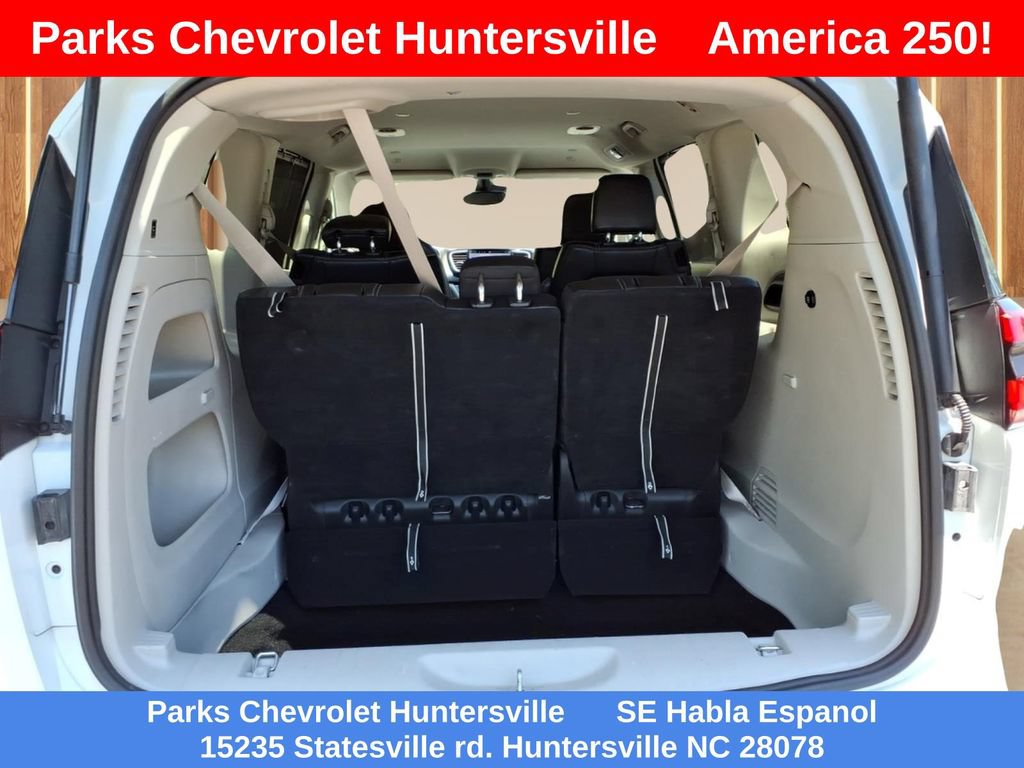Used 2023 Chrysler Pacifica Touring-L FWD image 31