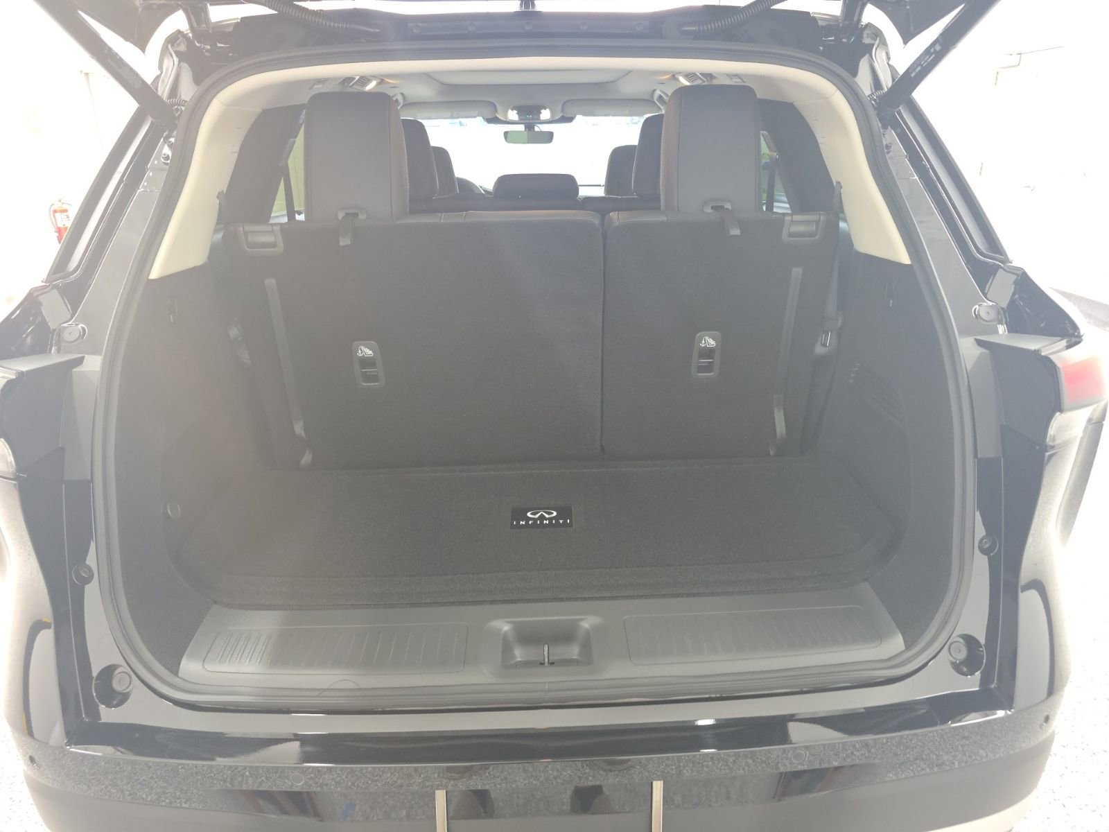 New 2026 INFINITI QX60 Luxe w/ Cargo Package FWD image 14