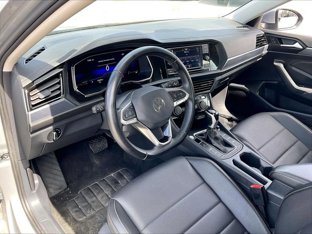 Used 2024 Volkswagen Jetta SE FWD image 8