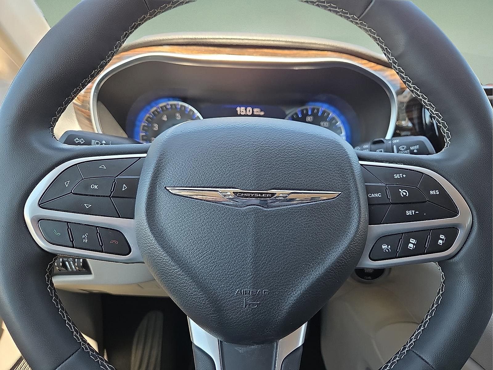 Used 2024 Chrysler Pacifica Limited FWD image 24