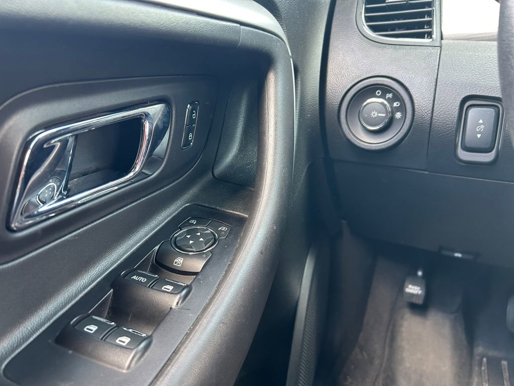 Used 2018 Ford Taurus SEL w/ Equipment Group 201A FWD image 19