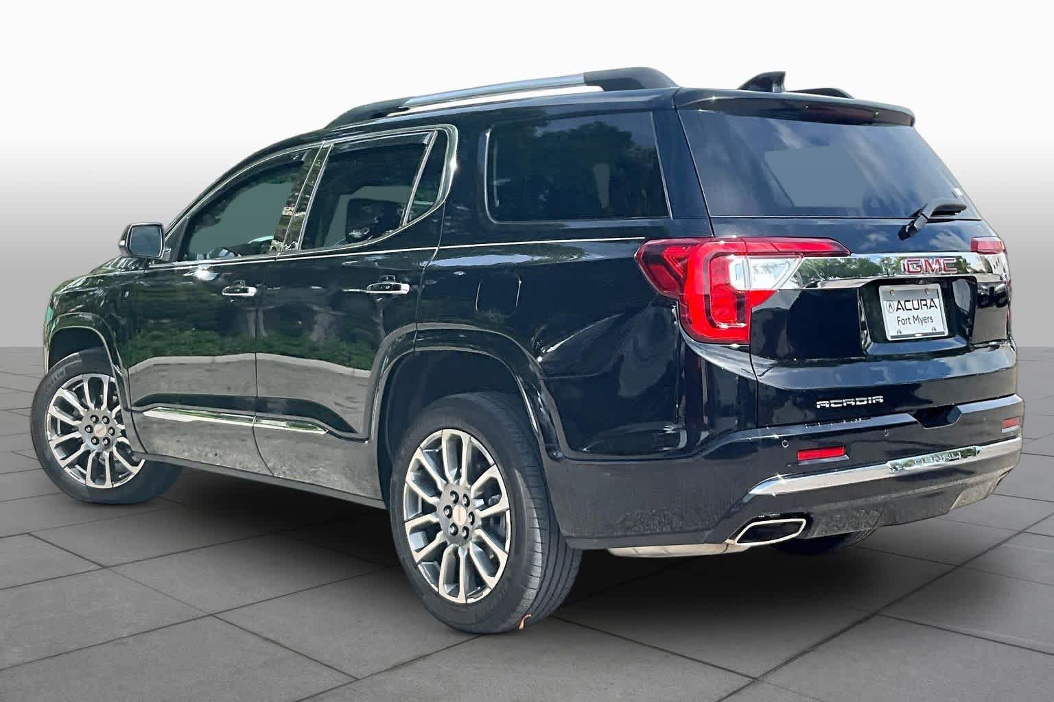Used 2023 GMC Acadia Denali w/ Denali Ultimate Package FWD image 12
