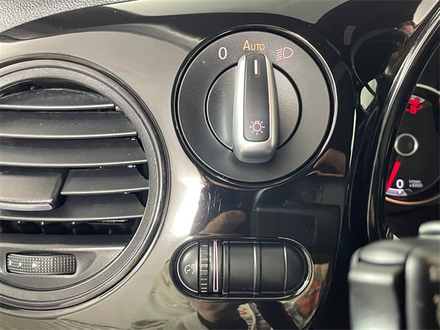 Used 2018 Volkswagen Beetle 2.0T S image 15